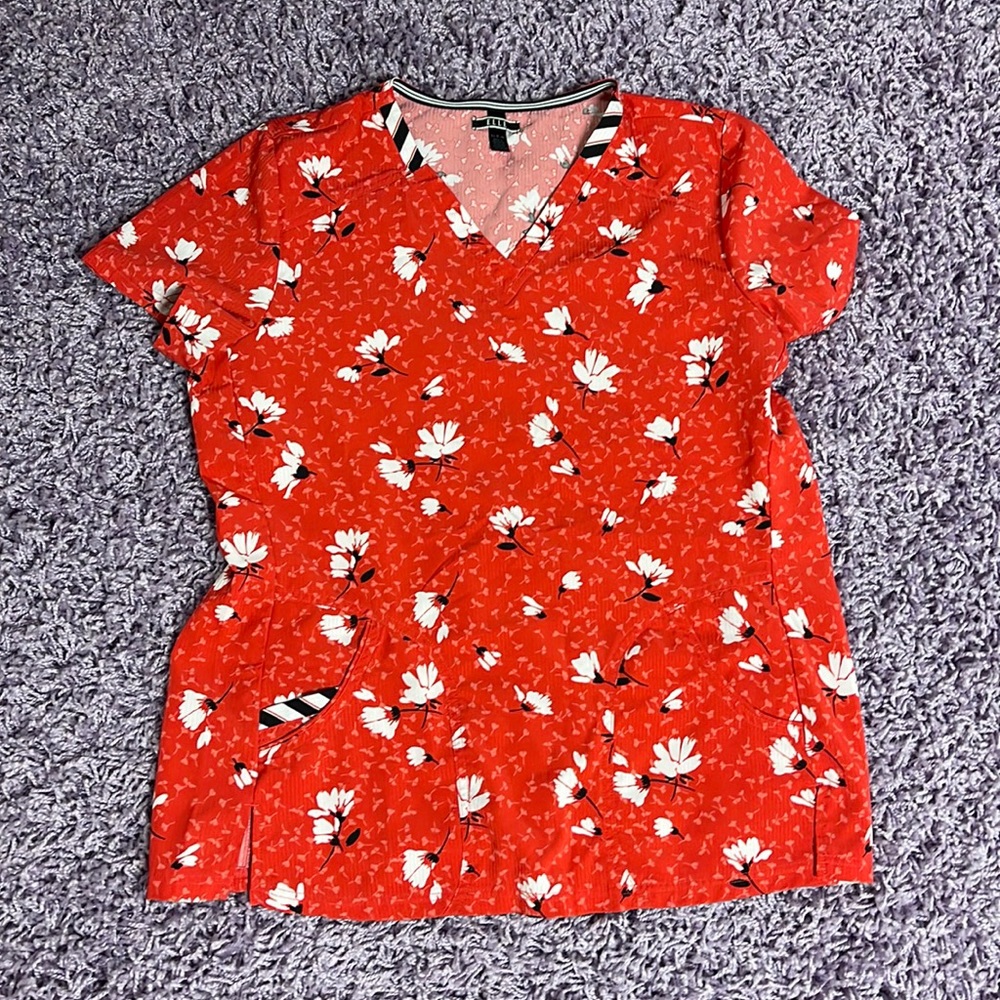 Elle Coral Floral Scrub Top
